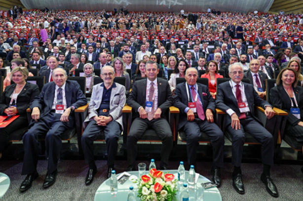 Foto - Gerici bunlar gerici! AK Parti'nin 23 yıl önce uyguladığı kural CHP tüzüğüne dün girdi