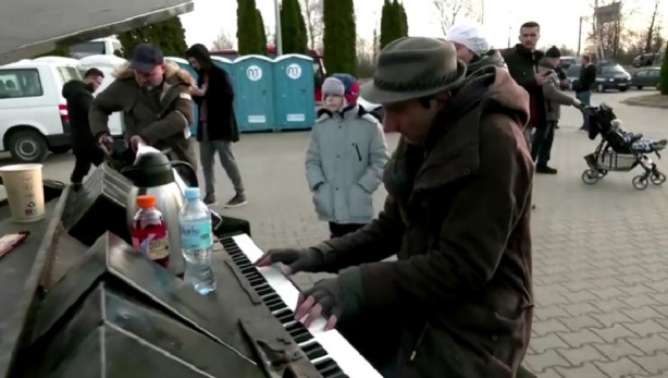 Foto - Gezi Kalkışması'nda çapulculara destek veren piyanist Ukrayna sınırına konuşlandırıldı