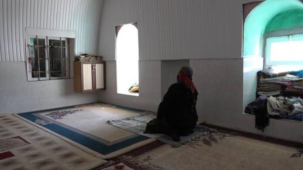 Foto - Giren 40 gün çıkmıyor! Türbe ziyaretçi akınına uğruyor