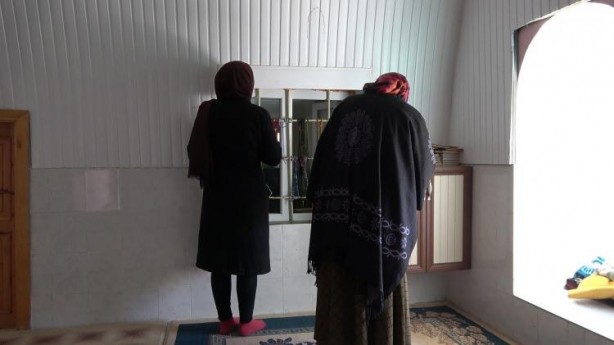 Foto - Giren 40 gün çıkmıyor! Türbe ziyaretçi akınına uğruyor