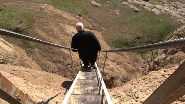 Foto - Giren 40 gün çıkmıyor! Türbe ziyaretçi akınına uğruyor