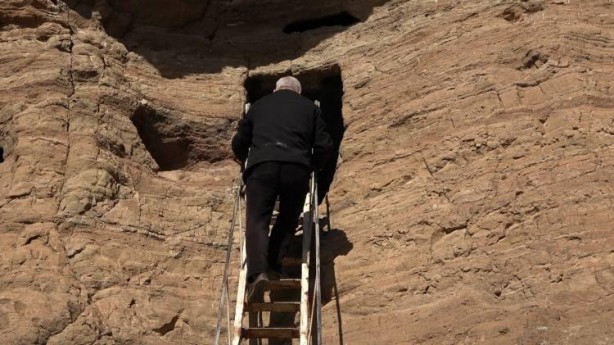 Foto - Giren 40 gün çıkmıyor! Türbe ziyaretçi akınına uğruyor