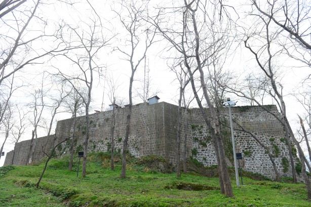 Foto - Giresun Kalesi, surları ve mağaralarıyla turist çekecek