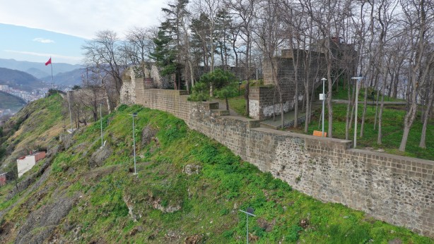Foto - Giresun Kalesi, surları ve mağaralarıyla turist çekecek