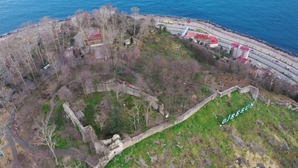 Foto - Giresun Kalesi, surları ve mağaralarıyla turist çekecek
