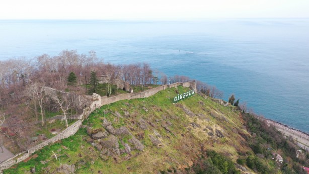Foto - Giresun Kalesi, surları ve mağaralarıyla turist çekecek