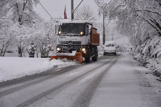 Giresun'da kar yağışı ulaşım ve enerji hizmetlerinde aksamalara yol açtı