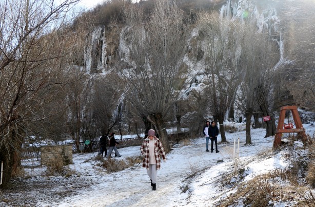 Foto - Girlevik Şelalesi dondu, görenler hayran kaldı
