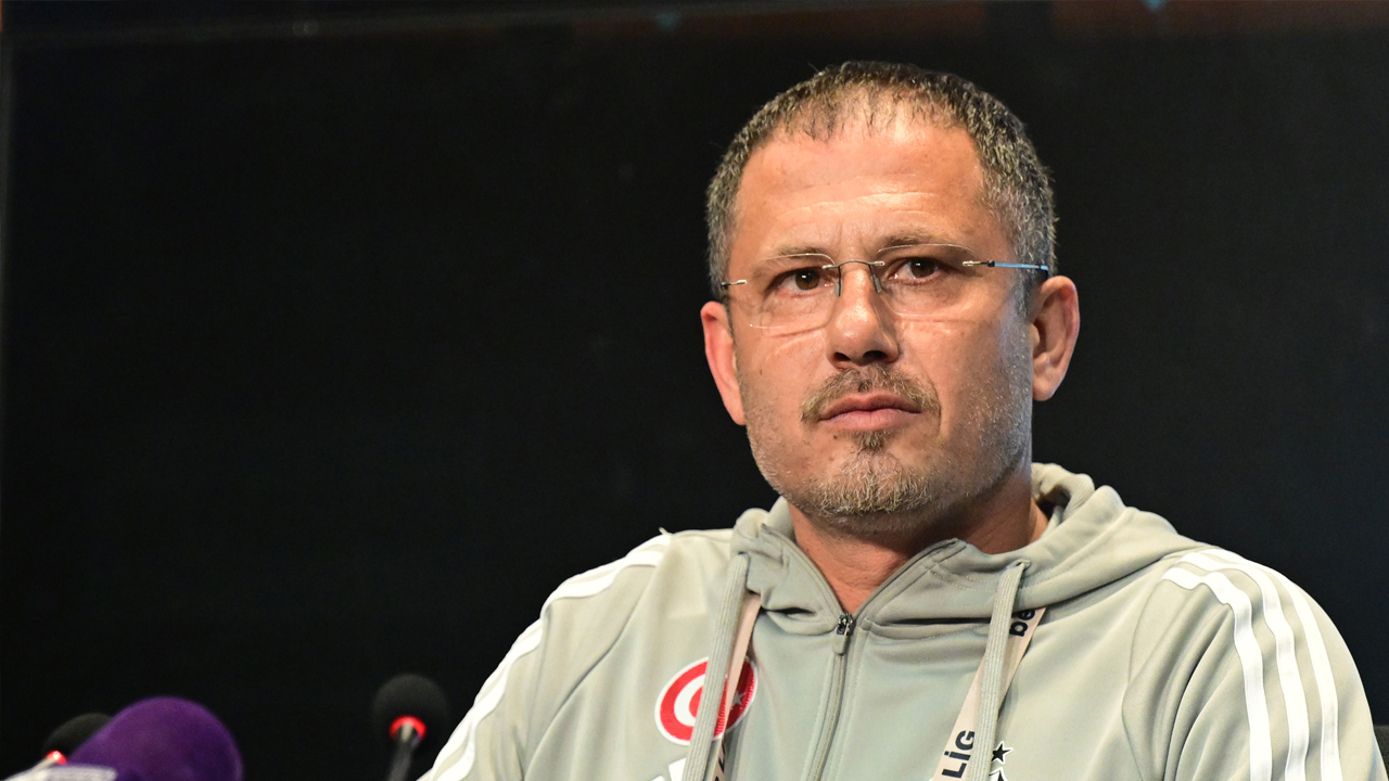 Foto - Git be adam git de kurtulsun Tüpraş Stadı senden! Yapışkan gibisin istenmiyorsun anlamıyor musun?!?