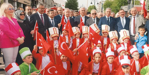 Foto - Gitmesek de görmesek de Yakut Türkleri bizim akrabalarımız