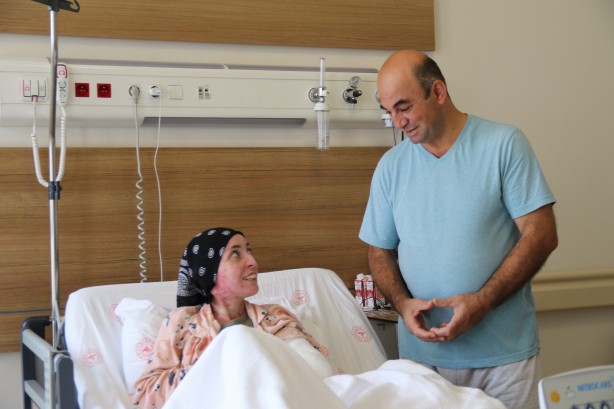 Foto - Gittiği hastanelerde "Kolunu keselim" dediler! Genç kız o koluyla su bile içti