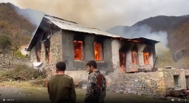 Foto - Gizlenen fotoğraflar Twitter’dan yayınlandı! Ermenistan’da istifa