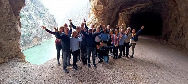 Foto - Gizli hazine dağın içinde bulundu! Dünya Türkiye’ye akın etti
