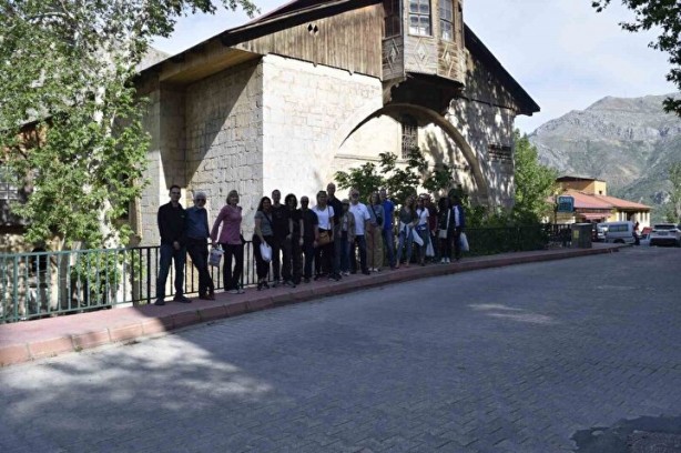 Foto - Gizli hazine dağın içinde bulundu! Dünya Türkiye’ye akın etti