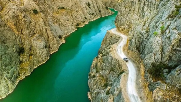 Foto - Gizli hazine dağın içinde bulundu! Dünya Türkiye’ye akın etti