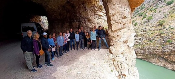 Foto - Gizli hazine dağın içinde bulundu! Dünya Türkiye’ye akın etti
