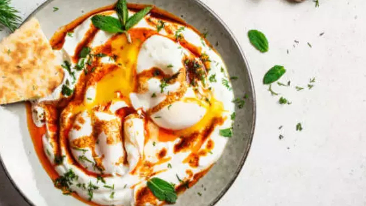 Foto - Göbek yağları yanıyor! Yoğurda 1 yemek kaşığı ekleyin: 14 gün sürüyor! Cayır cayır yağ yakan kür