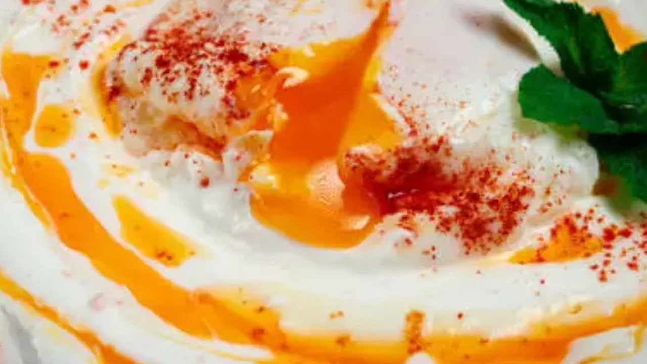 Foto - Göbek yağları yanıyor! Yoğurda 1 yemek kaşığı ekleyin: 14 gün sürüyor! Cayır cayır yağ yakan kür