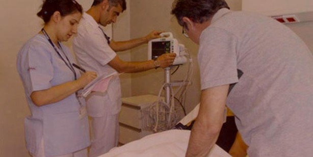 Foto - Göğüs ağrısı neden olur göğüs ağrısı üşütme belirtileri