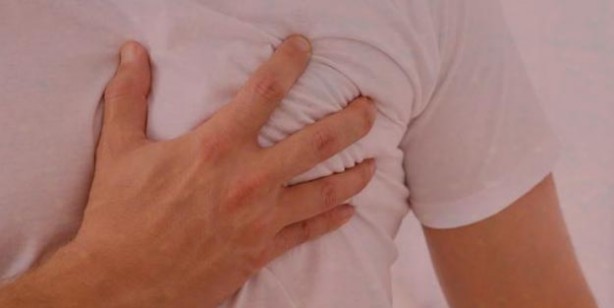 Foto - Göğüs ağrısı neden olur göğüs ağrısı üşütme belirtileri