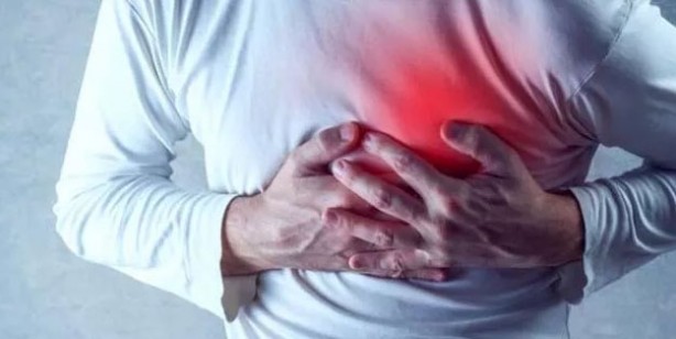 Foto - Göğüs ağrısına neden olan hastalıklar! Acilen bu testleri yaptırın