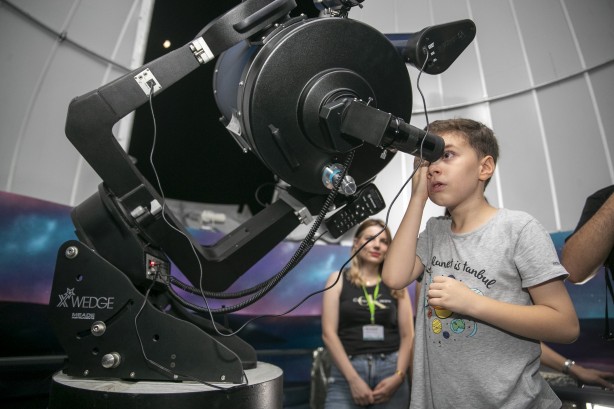 Foto - Gök bilim meraklıları, ayın ilk dördün evresini gözlemledi