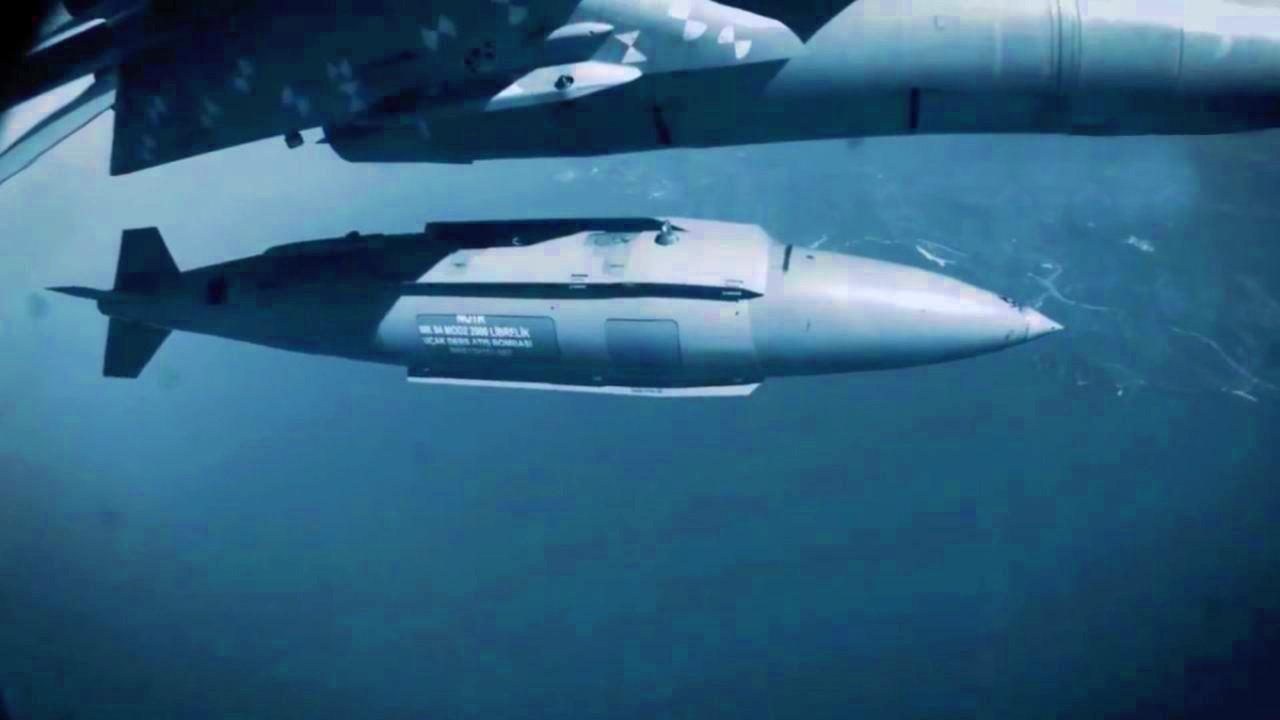 Göklerde oyunu değiştirecek teknoloji: Türkiye HGK-84'ü sahaya sürdü