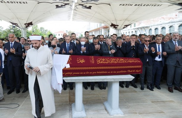 Foto - Göksel Gümüşdağ'ın annesi son yolculuğuna uğurlandı