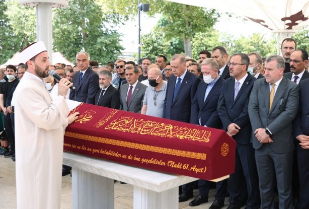 Foto - Göksel Gümüşdağ'ın annesi son yolculuğuna uğurlandı