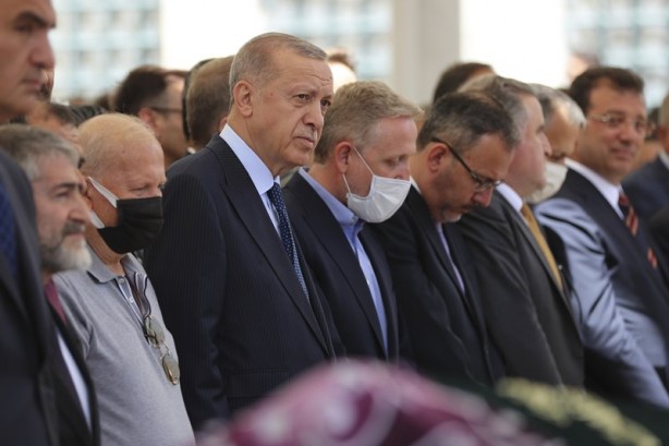 Foto - Göksel Gümüşdağ'ın annesi son yolculuğuna uğurlandı