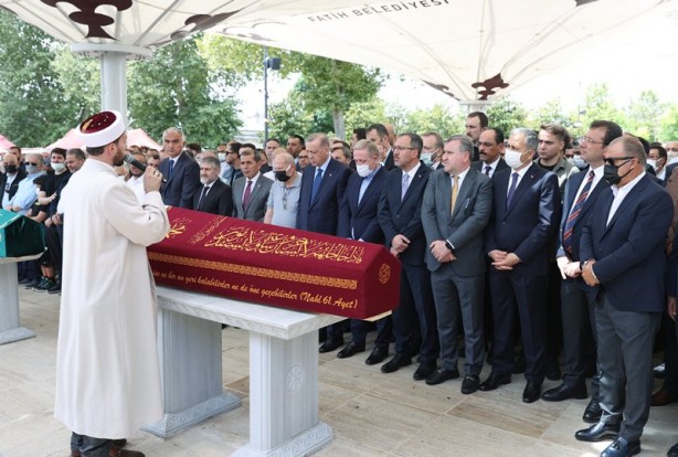 Foto - Göksel Gümüşdağ'ın annesi son yolculuğuna uğurlandı
