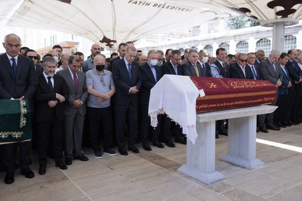 Göksel Gümüşdağ'ın annesi son yolculuğuna uğurlandı