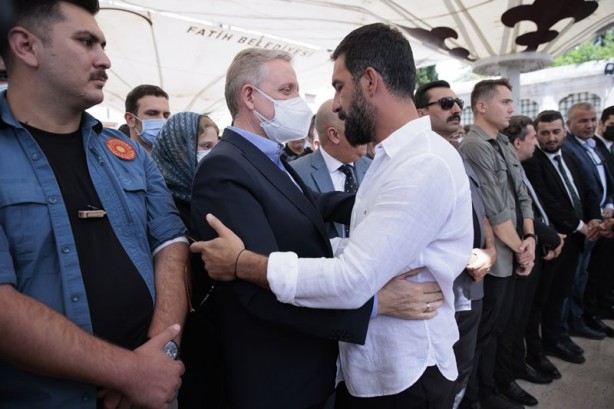 Foto - Göksel Gümüşdağ'ın annesi son yolculuğuna uğurlandı