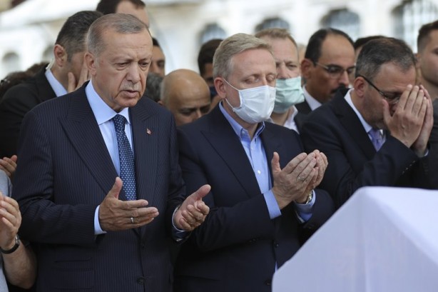 Foto - Göksel Gümüşdağ'ın annesi son yolculuğuna uğurlandı