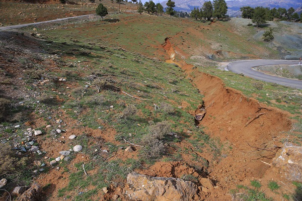 Foto - Göksun’da yüzey kırıkları böyle görüntülendi! Afetin boyutu bir kez daha şaşırttı