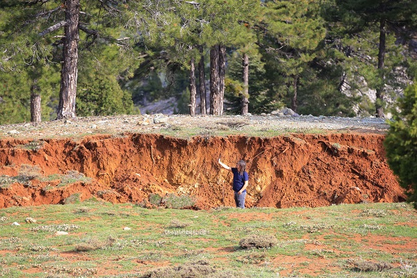 Foto - Göksun’da yüzey kırıkları böyle görüntülendi! Afetin boyutu bir kez daha şaşırttı