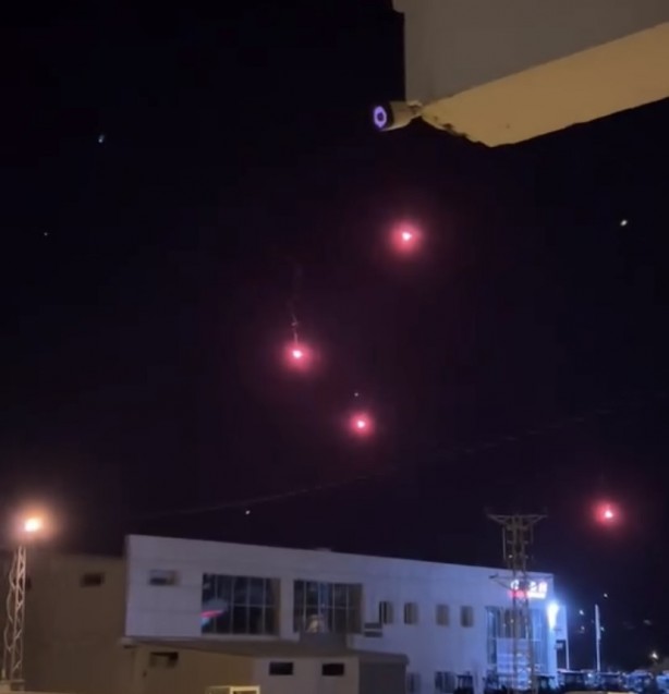 Gökyüzünde ortaya çıkan ışıklar merak uyandırdı