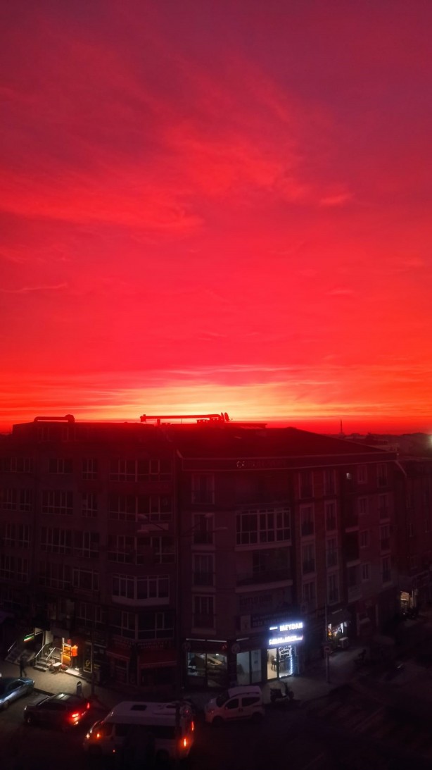 Foto - Gökyüzünü gören telefona sarıldı!