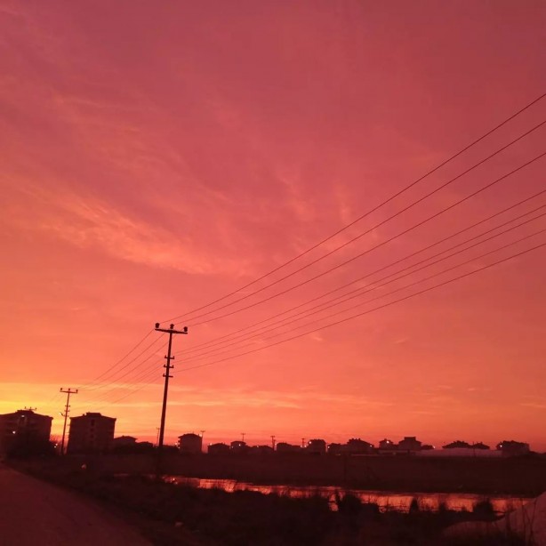 Foto - Gökyüzünü gören telefona sarıldı!