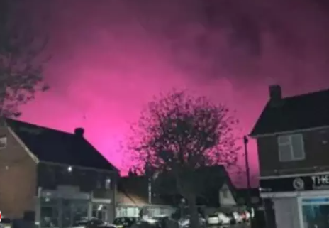 Foto - Gökyüzünün rengi değişti! Herkes 'Bu kıyamet alameti' diyerek paniğe kapıldı