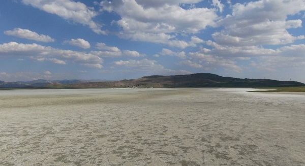 Foto - Göl kurudu kuşların göçü başladı