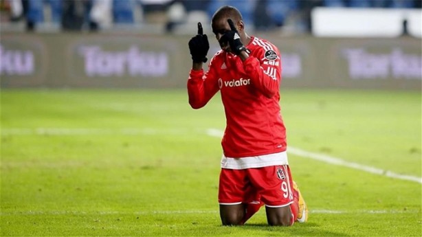 Foto - Gol sevincini secdede yaşayan golcüler!