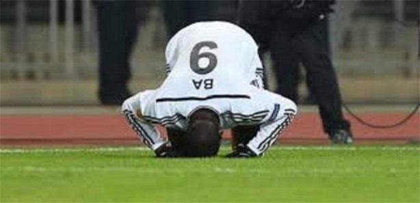 Foto - Gol sevincini secdede yaşayan golcüler!