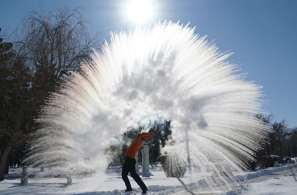 Foto - Göl yüzeyi buz tuttu ortaya bu görüntüler çıktı