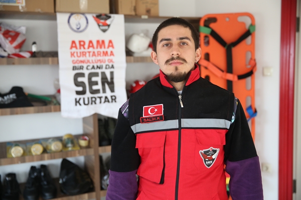 Foto - Gölcük depreminde enkazdan kurtuldu... Kahramanmaraş'ta afetzedelerin imdadına koştu