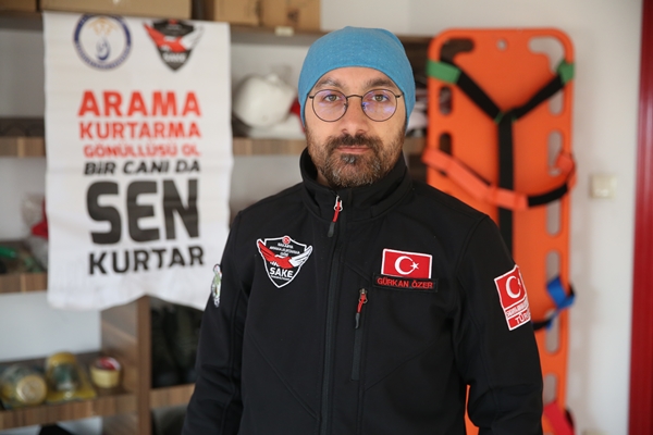 Foto - Gölcük depreminde enkazdan kurtuldu... Kahramanmaraş'ta afetzedelerin imdadına koştu