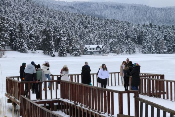 Foto - Gölcük dondu, ziyaretçiler akın etti