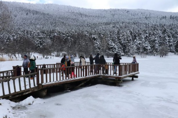 Foto - Gölcük dondu, ziyaretçiler akın etti