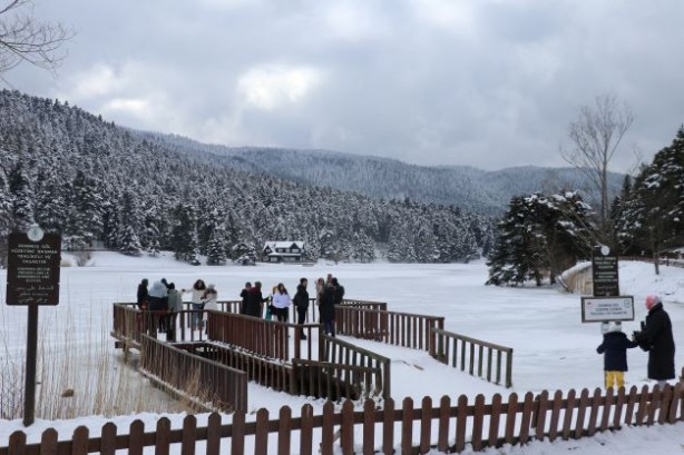 Foto - Gölcük dondu, ziyaretçiler akın etti