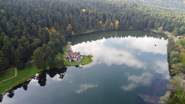 Foto - Gölcük Tabiat Parkı, misafirlerini sonbahar renkleriyle karşılıyor